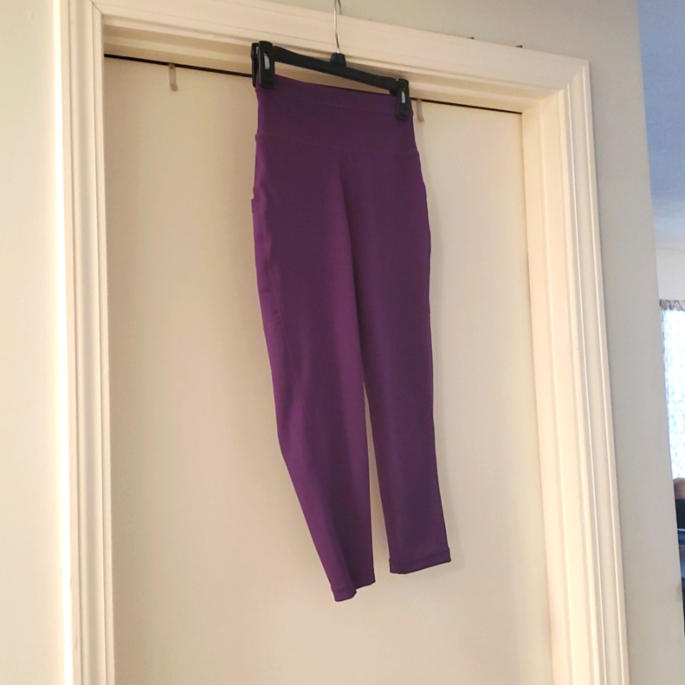 Pop fit capris like new